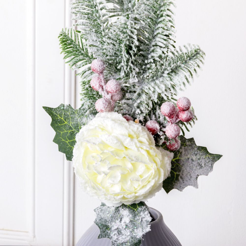 Ветка НГ еловая заснеженная с белым пионом и ягодами 46см 736/9271-08/1