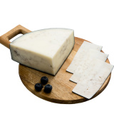 Сыр Том из козьего молока с трюфелем 45% кг