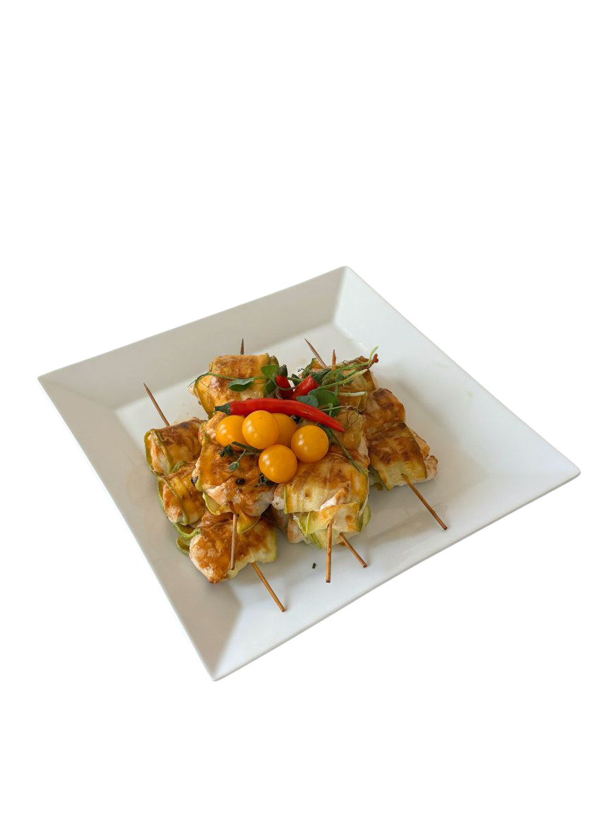 Рулетики из филе цыпленка с кабачком и соусом том ям кг СП КУЛИНАРИЯ