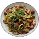 Картофель жареный с колбасками,луком и грибами кг Картофель жареный с колбасками,луком и грибами кг
